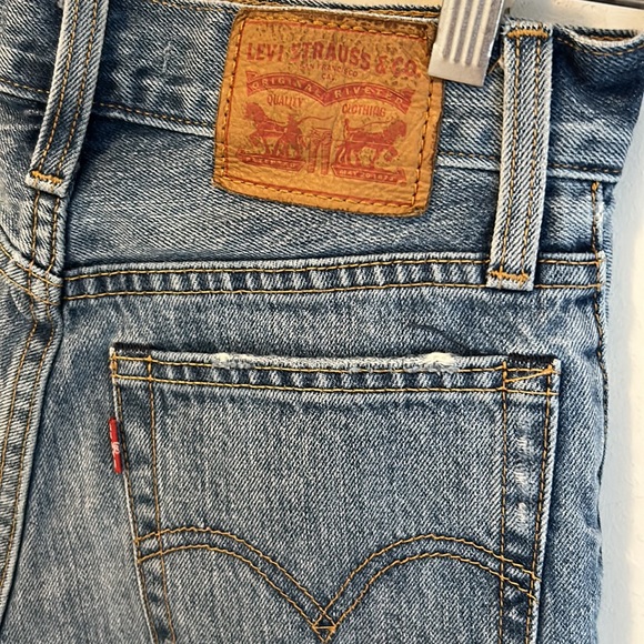 Levi’s Wedgie Denim Shorts - Picture 8 of 11